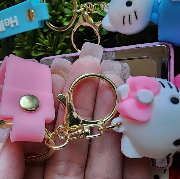 NEW Hello Kitty Lot Mirror and 4 Keychains - Picture 8 of 9